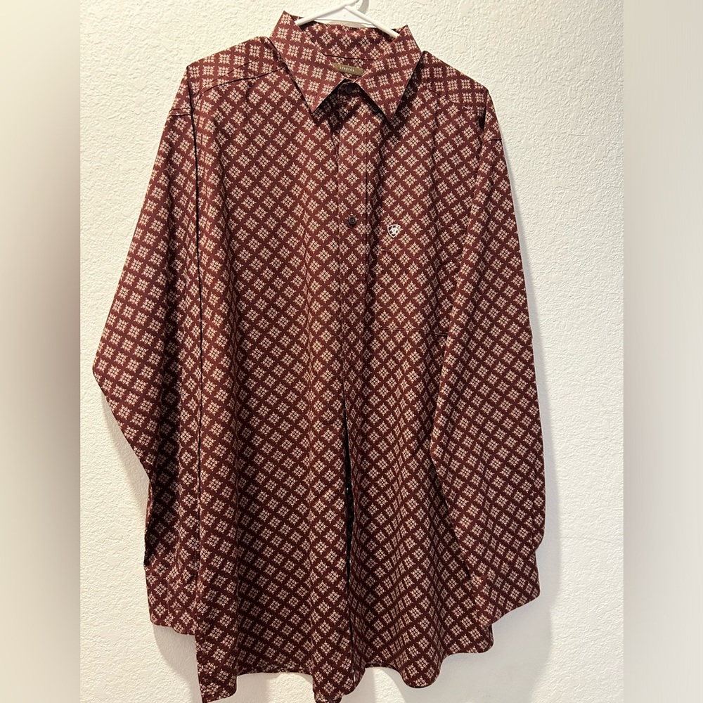 Cowboy shirt Ariat brand color dark red  size XL.